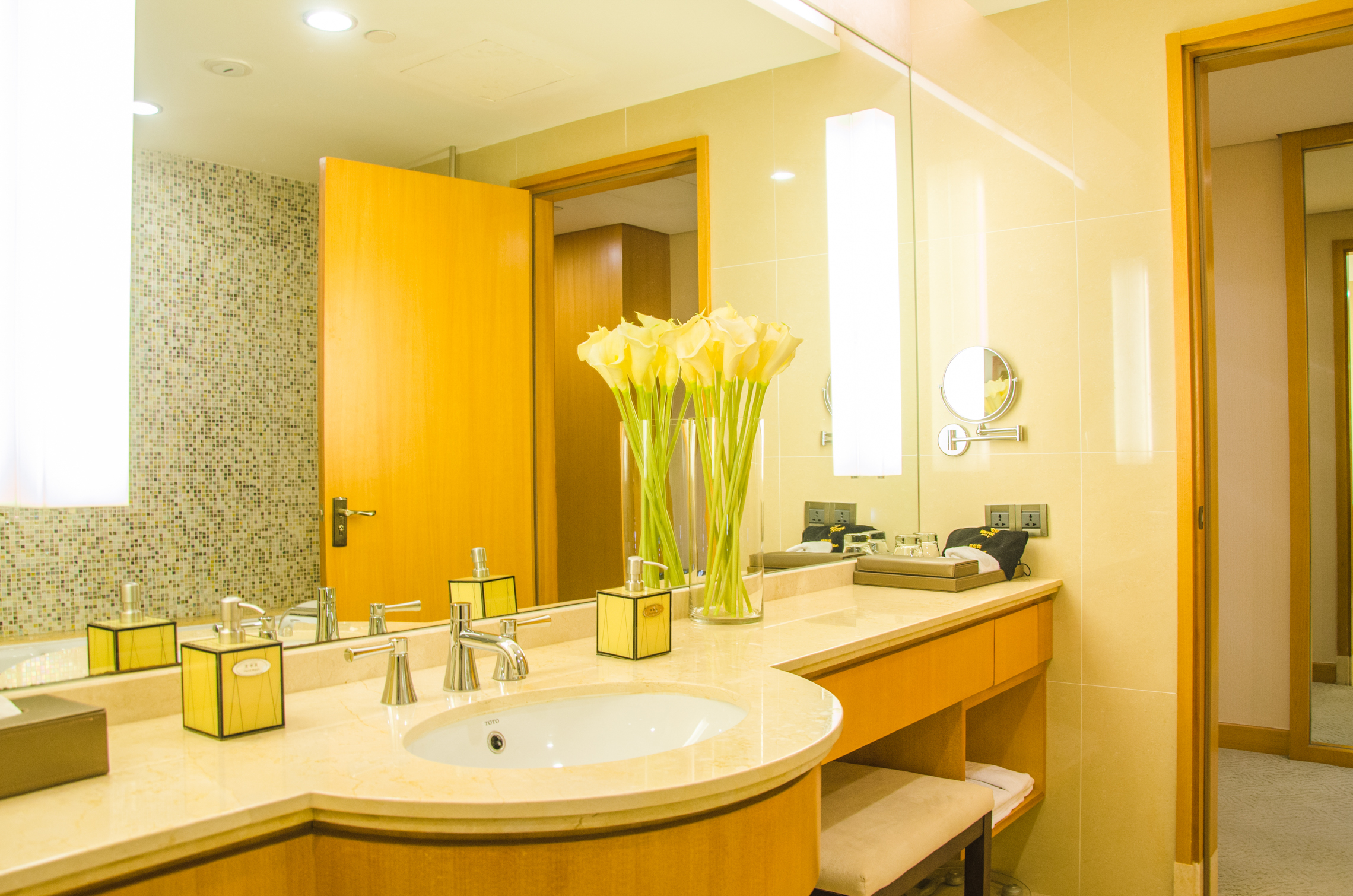 为何上海人都喜欢驱车到这吃大闸蟹，晚上还愿住在这里