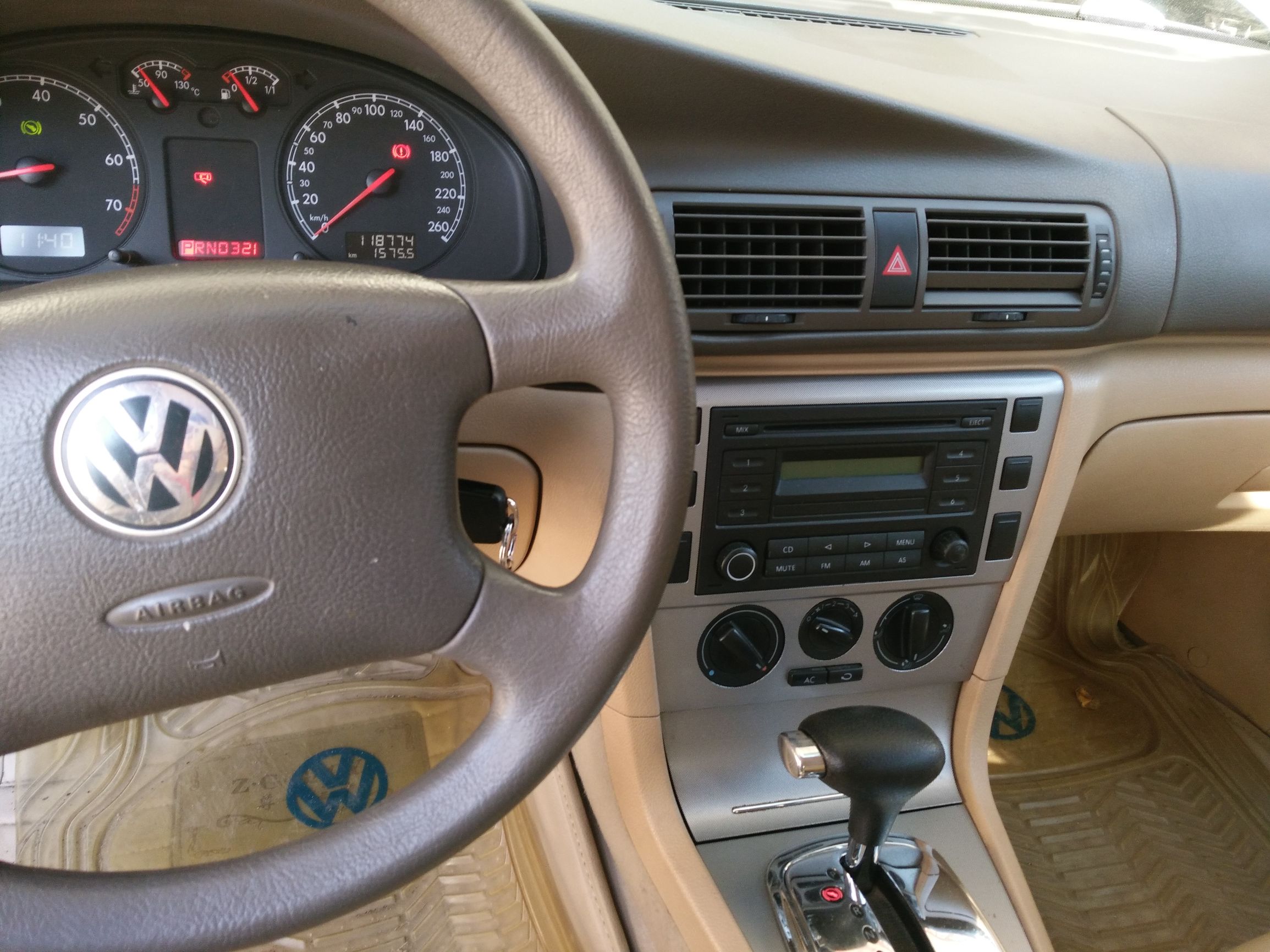 2012年帕萨特漏油出在哪里,大众帕萨特开多少公里开始漏油