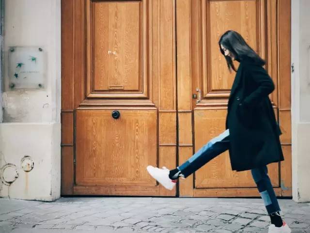 周冬雨同款白色袜子,周冬雨穿袜子教程