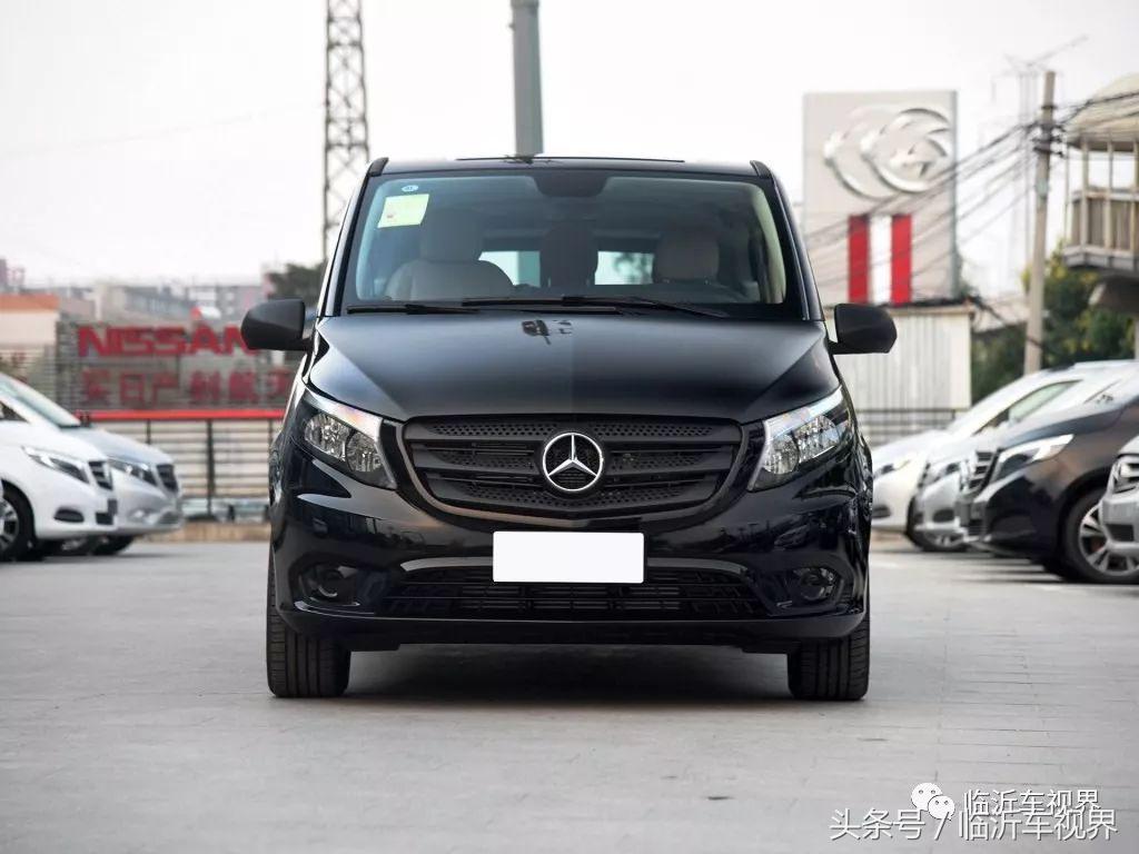 这位坐拥豪车的女人被评为2017最具价值女星，你觉得她称职吗！