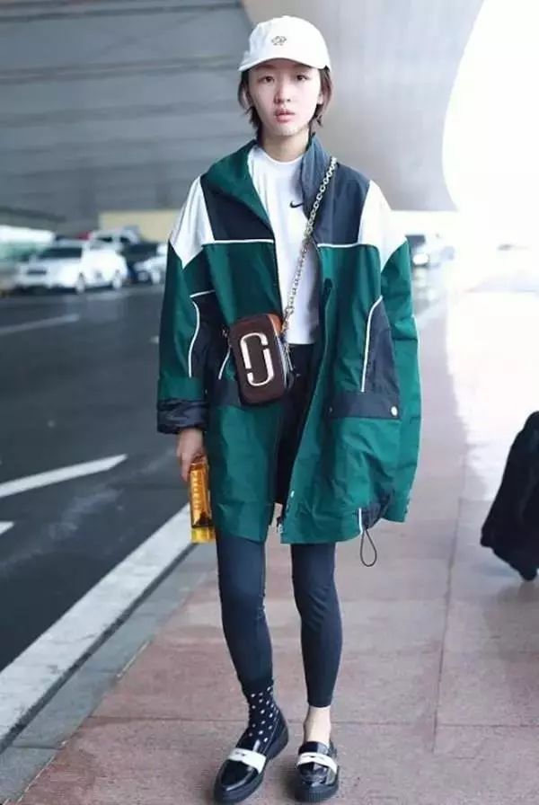 周冬雨同款白色袜子,周冬雨穿袜子教程