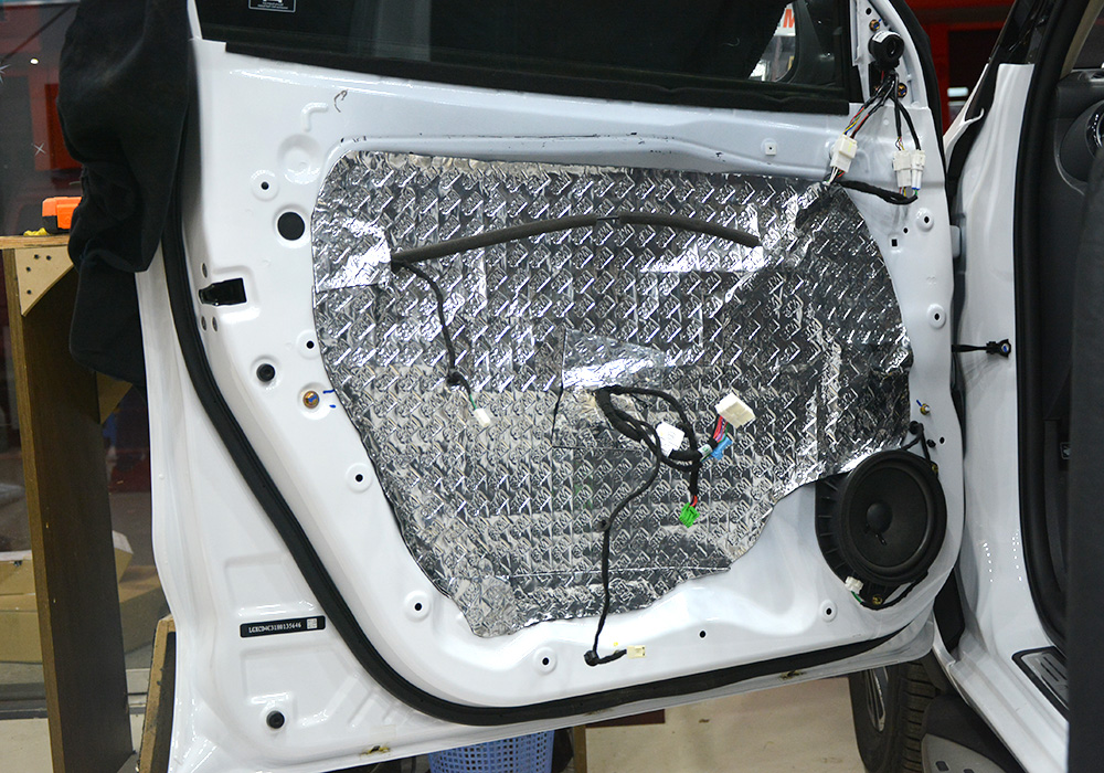 比亚迪宋改装音响,比亚迪宋汽车4门隔音拆装