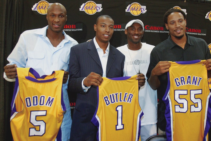 那些年科比单挑詹姆斯,回顾那些年科比的黑肘