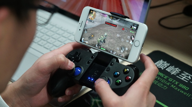 吃鸡游戏手柄到底怎么用啊,吃鸡手柄真的可以提升自己技术吗