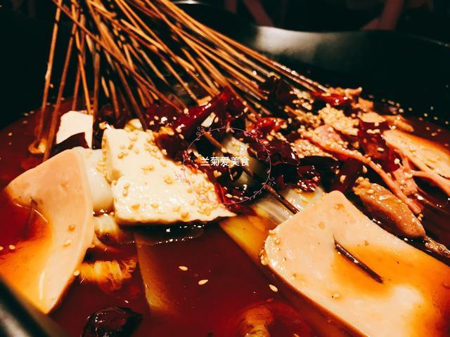 冷锅串串和串串香的区别,冷锅串串和串串香区别在哪里