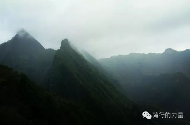 文县天池之美,美丽的文县天池山色空蒙湖水清澈