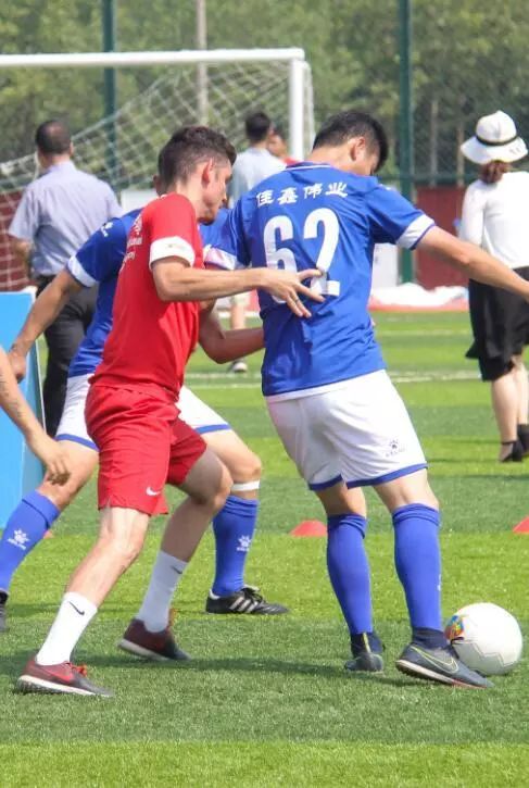 新疆孩子的足球梦,蒲城孩子的足球梦