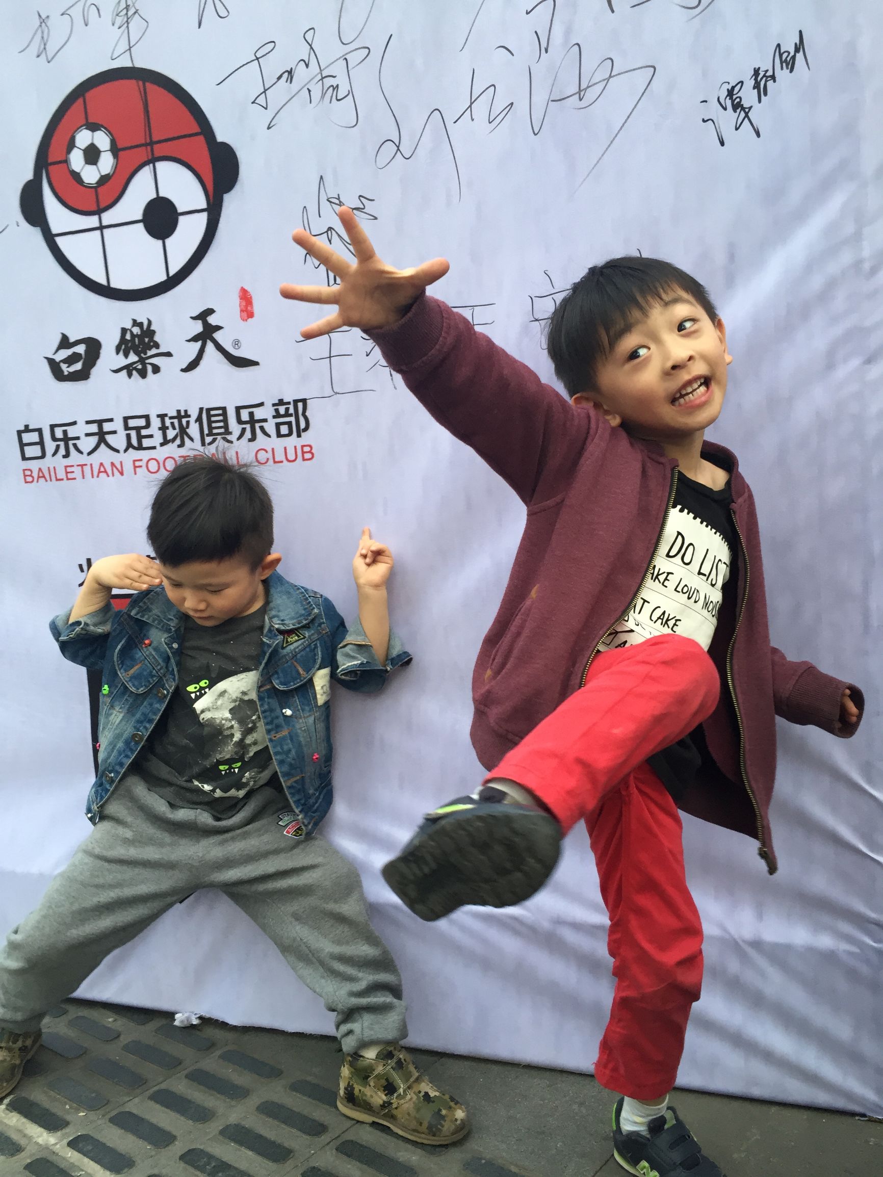 足球小子搭上火锅英雄，世界首个美食足球俱乐部惊现重庆