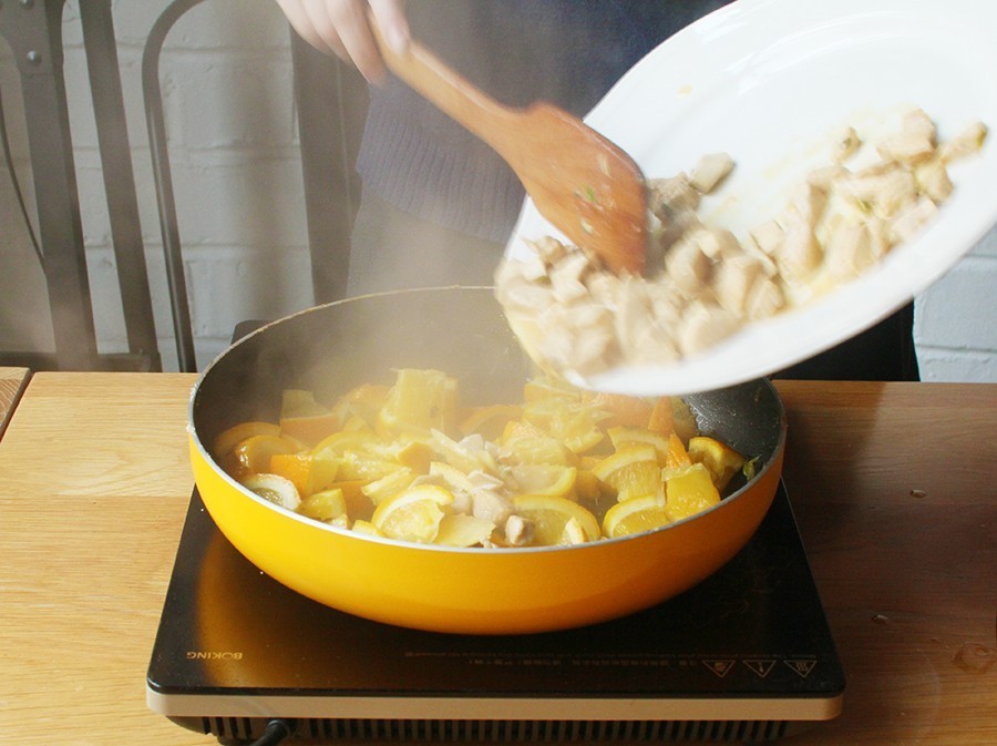 高校食堂灵魂料理大测评：西芹炒草莓，西瓜炖冬瓜