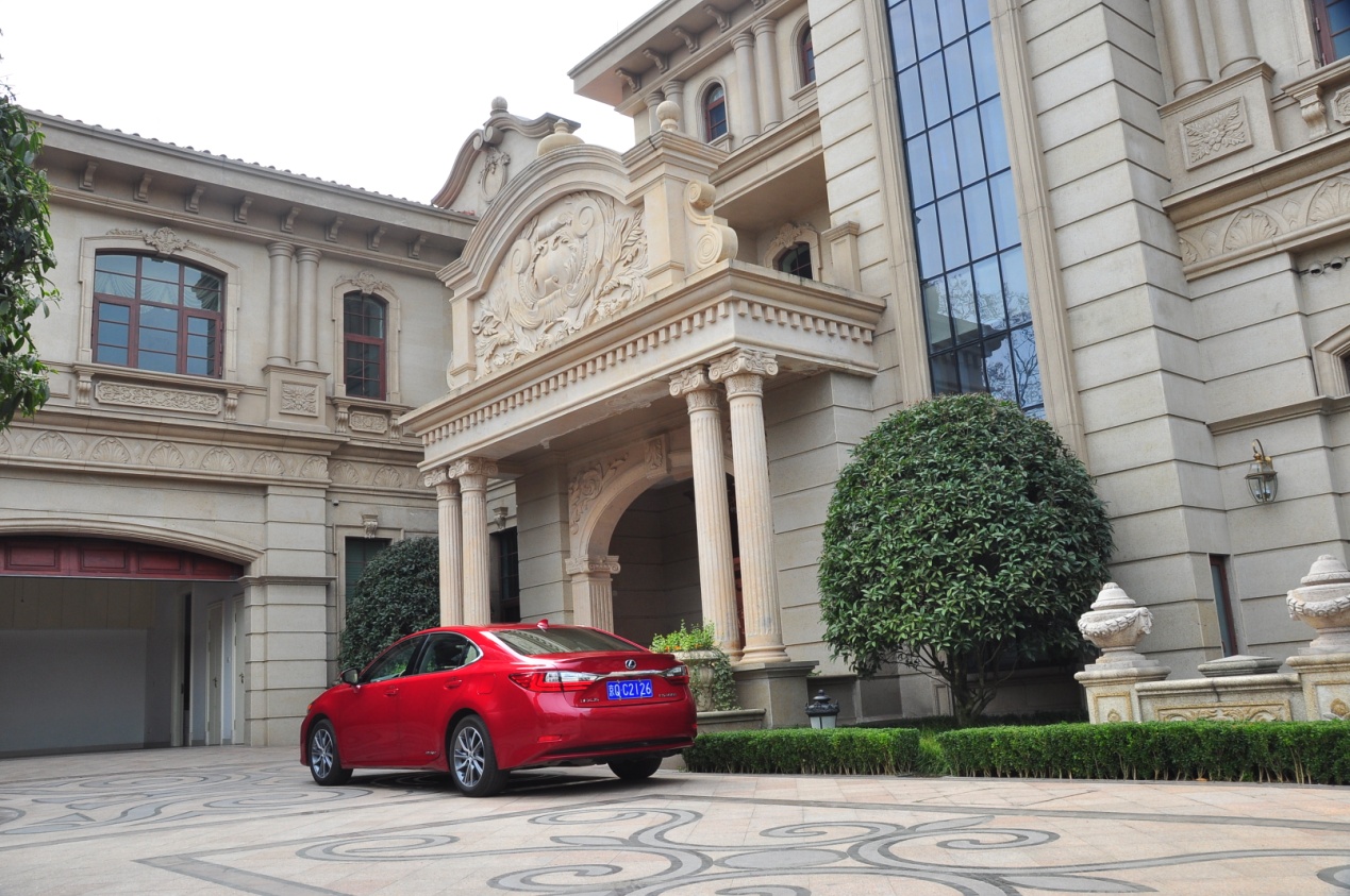 别以为雷克萨斯ES300h就只是省油