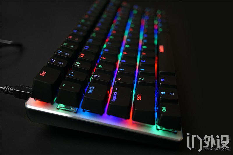 黑爵ak33如何调节背光颜色,黑爵极客ak33背光机械键盘