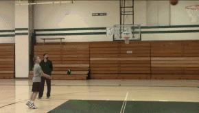 障碍物练习篮球过人,障碍物运球上篮训练