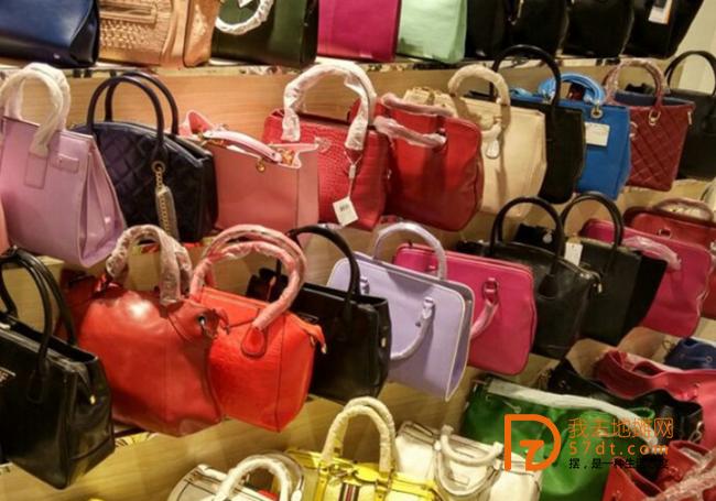 一位摊友进了8000多块钱真皮皮包的地摊货结果……