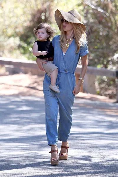 三月没减肥也别慌，背带裤重出江湖啦