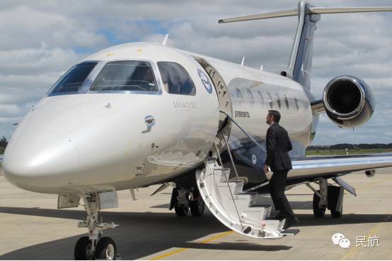 成龙谈私人飞机,成龙的三架飞机型号