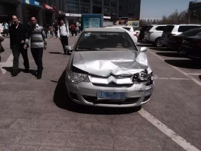 惊悚！租车旅行，竟然租到事故车，居然连机舱、底盘都撞过！