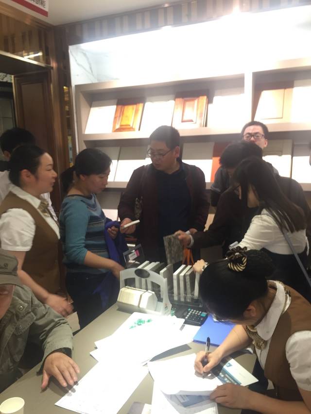 第三方陪逛建材城，居分期助力装修小白横扫建材盲点