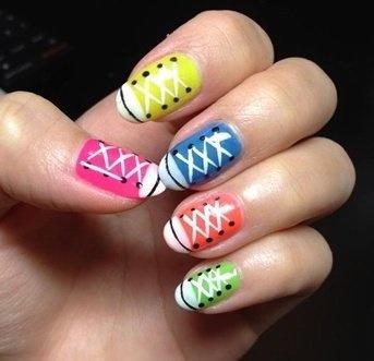 当女人味十足的指彩遇上了男孩风十足的运动品牌会怎么样？