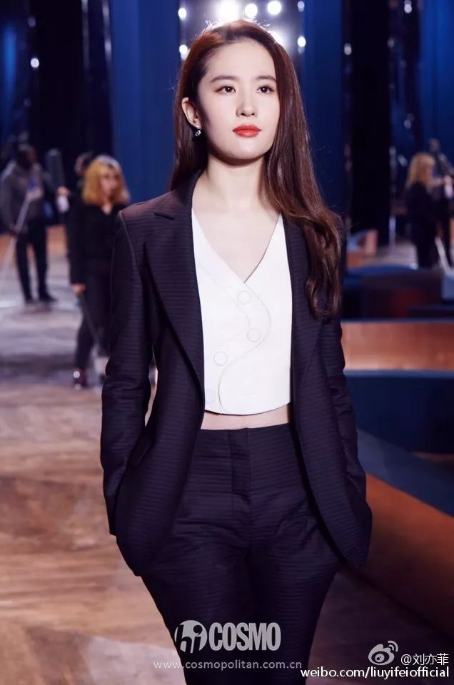 关晓彤迪丽热巴周迅杨幂范冰冰,范冰冰好看还是杨幂好看原视频