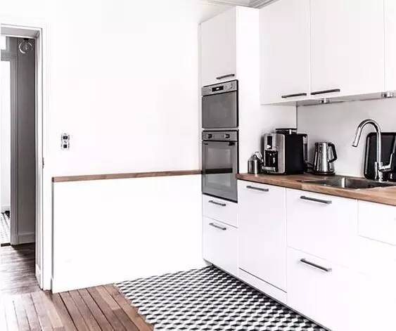 厨房地板油腻粘脚怎么办,厨房油腻怎么清洗妙招