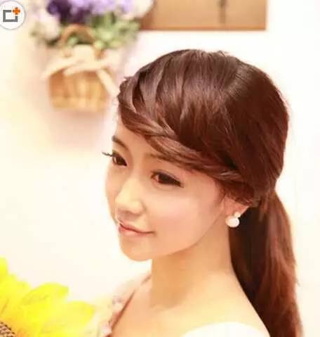 锁骨发伴娘简单编发教程,伴娘披肩编发简单好看吗