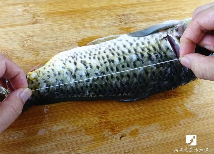 炖鱼怎么能去除土腥味儿视频,麻辣炖鱼鱼肉有土腥味怎么去除
