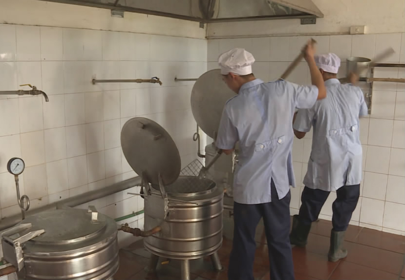 吃咋样？丰盛，健康，营养。舌尖上的保障，越南*队军**做得到，为啥