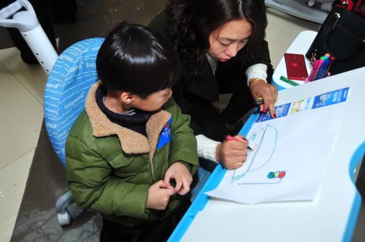 122全国文明交通安全日启动仪式,122全国交通安全日交警来到校园