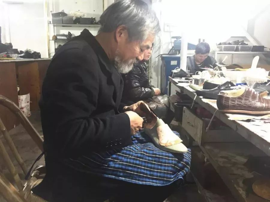 手工皮鞋老匠人,老匠手工皮鞋