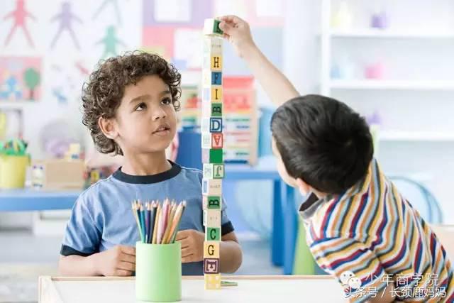 看全球各地果敢爸妈不同寻常的教养笔记，“敢让孩子做自己”！