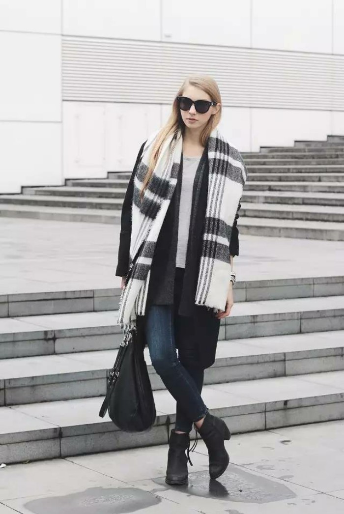 大衣+围巾=最保暖的时髦精！这才是这个冬天最in最实用的穿搭法！