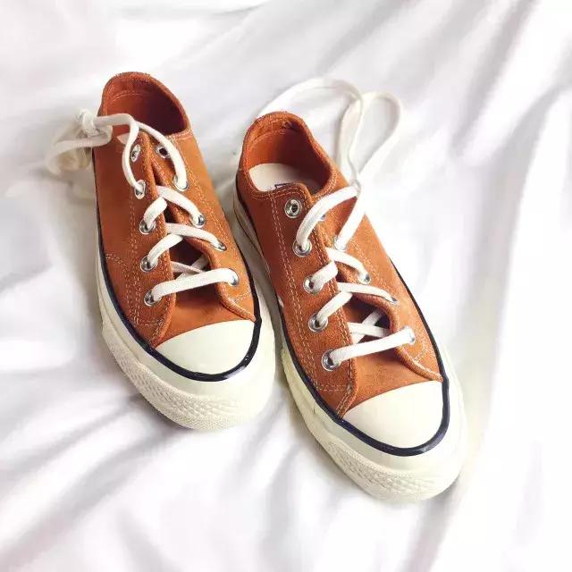 易烊千玺贝壳鞋子,易烊千玺穿的平价又潮的鞋