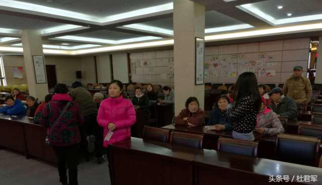 医生我肩膀一碰就痛图片,医生我的肩膀碰一下就好痛