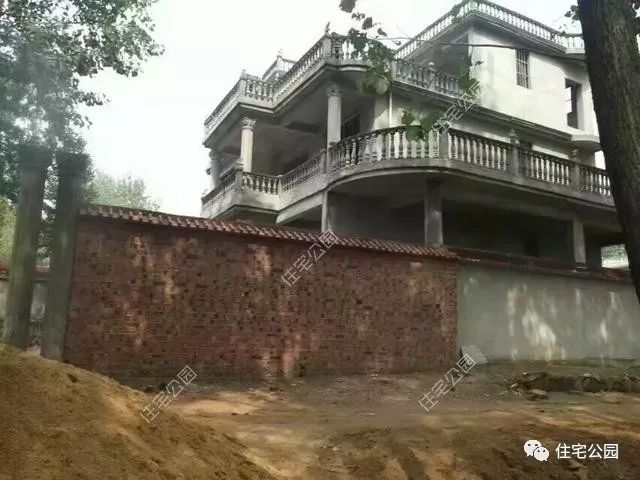 为什么红砖不如土砖,红砖为什么不能拿去盖房子