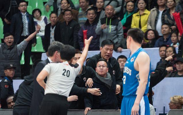 佩服！CBA最具争议和年轻的总经理把鱼腩球队带成本季大黑马