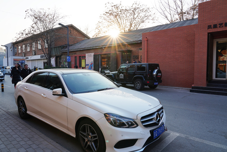 索尼fe24-105mmf4配哪款相机,小巧索尼微单像素高