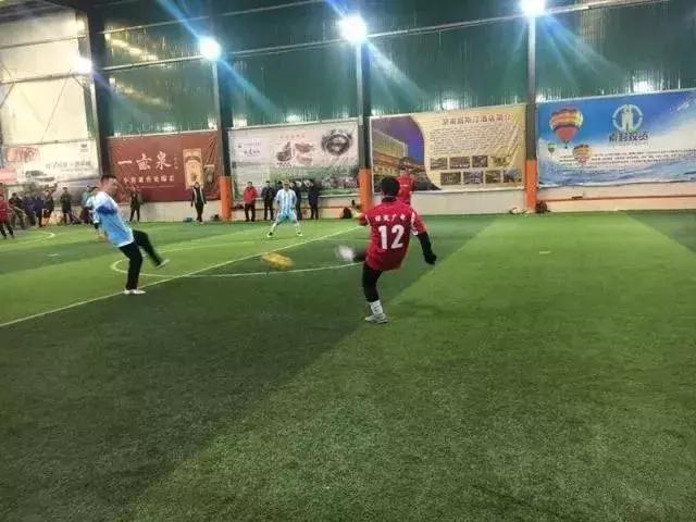 保定容大民间足球赛开始了