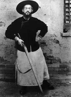 耗时40年,花费300万购置千件中华*物文**,这个美国人偏要捐给中国