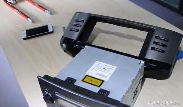 汽车怎么自己装ipad,旧的ipad如何改车载