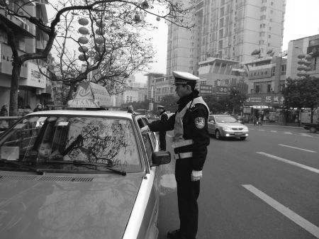 的士闯红灯,的士闯红灯公司罚停运合理吗