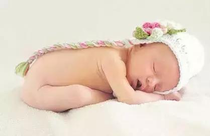 宝宝头型不正,宝宝扁头怎么纠正头型