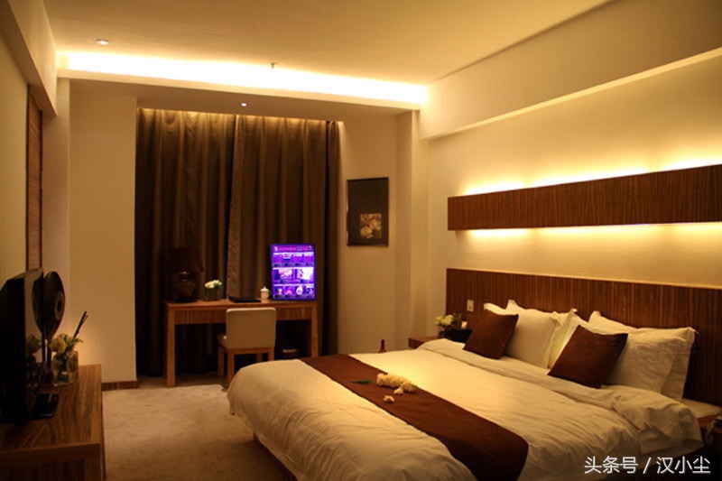 加油站边卖男装，酒店里开“迷你吧”，跨界还是奇葩？