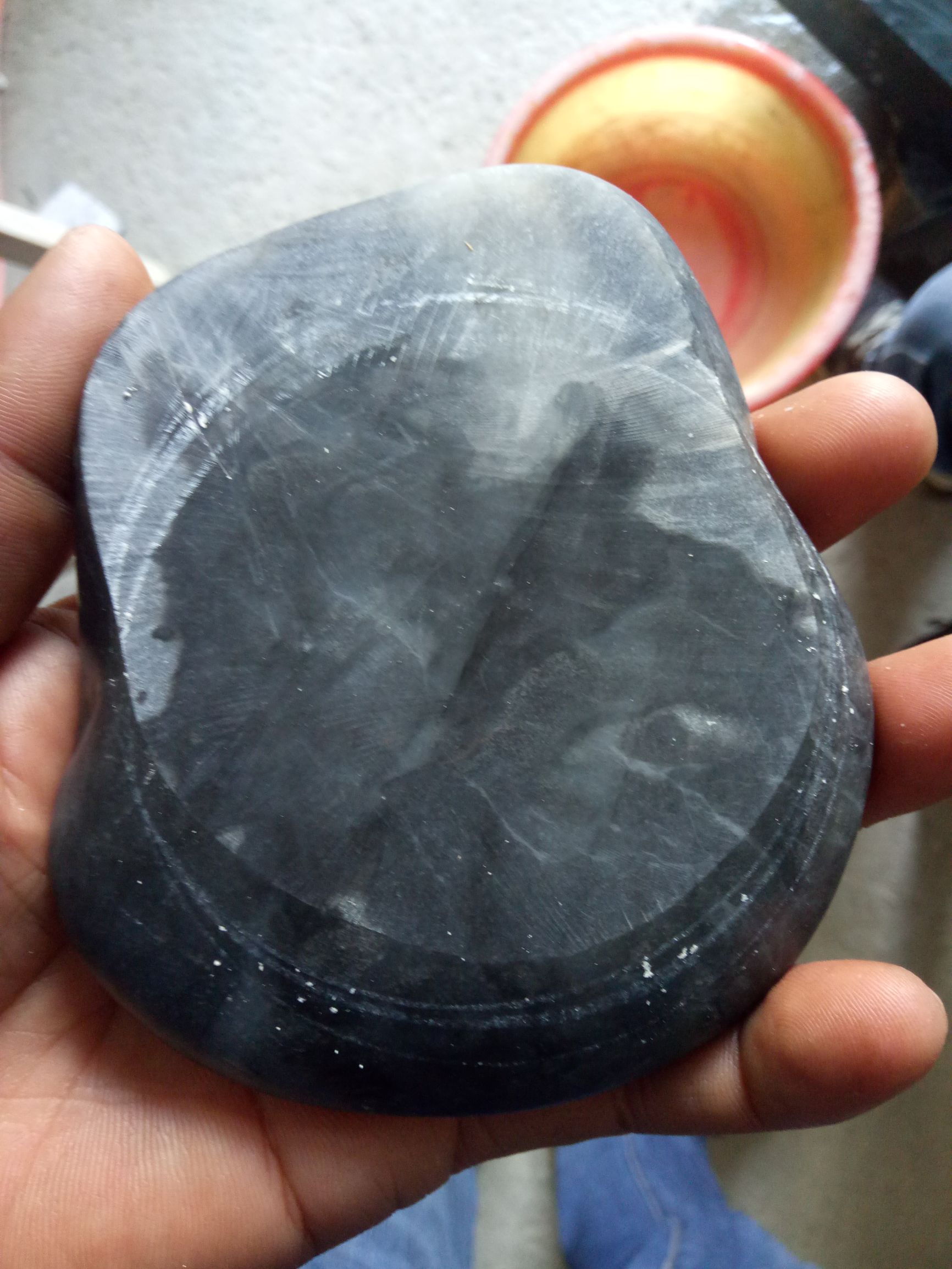 巴掌大的玉矿石值多少钱,巴掌大的玛瑙原石能卖多少钱