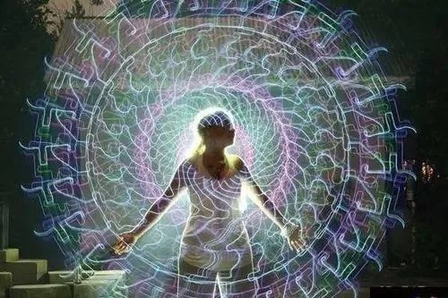 尹烨提出冥想改变基因,尹烨对话梁冬