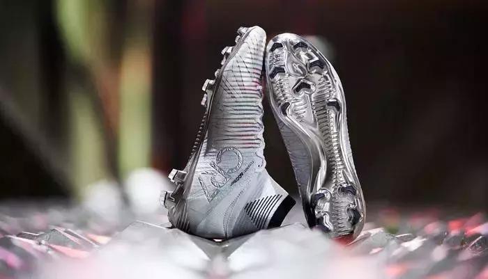 梅西第七座金球c罗反应,c罗打破国家队进球纪录的新球鞋