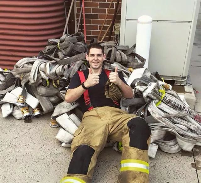 十年前,他是“最大失败者”冠军,然后他用十年时间令所有人折服