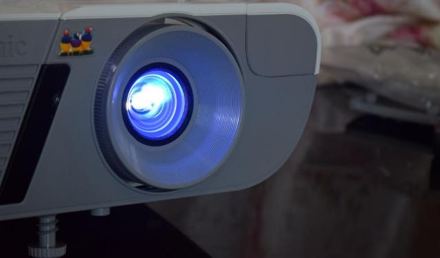 入门级家庭影院配置方案,优派px726hd投影机