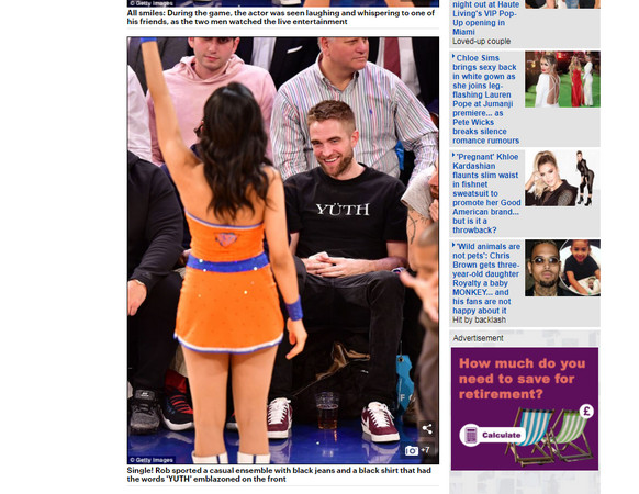 暮光男罗伯特满脸笑容紧盯篮球宝贝，一刻不离！网友：像换了个人