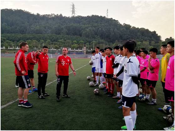 深圳拜仁足校德国教练进校园啦