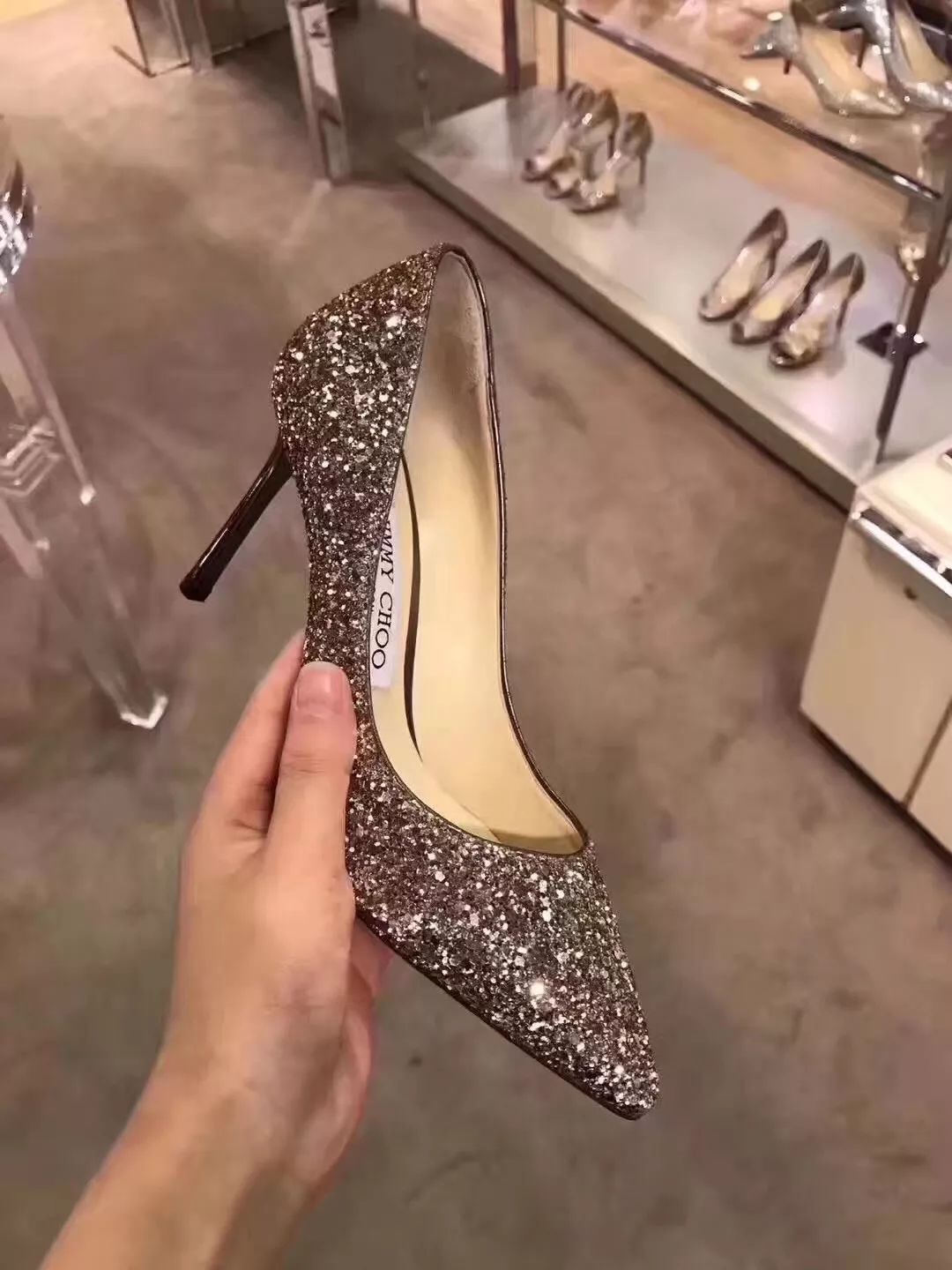 干货｜欧洲最大折扣季开始了，伦敦巴黎米兰VIP折扣现场报道！